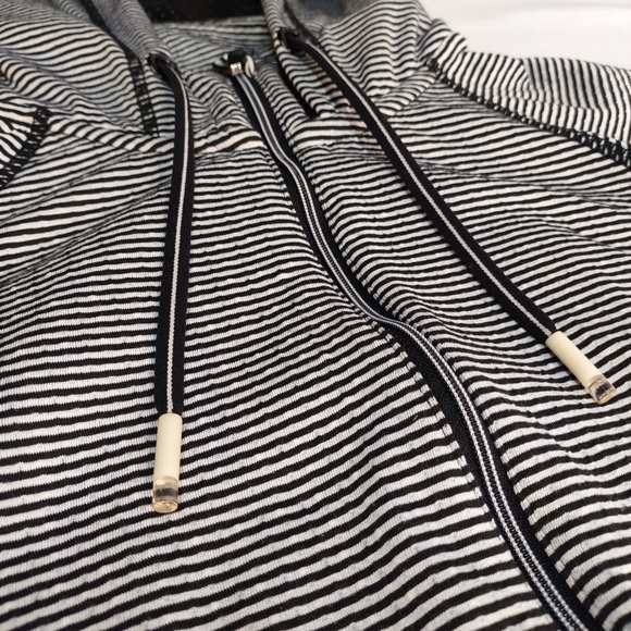 Tangerine Hoodie Women's Black White Striped Hoodie Size Medium - Picture 7 of 9